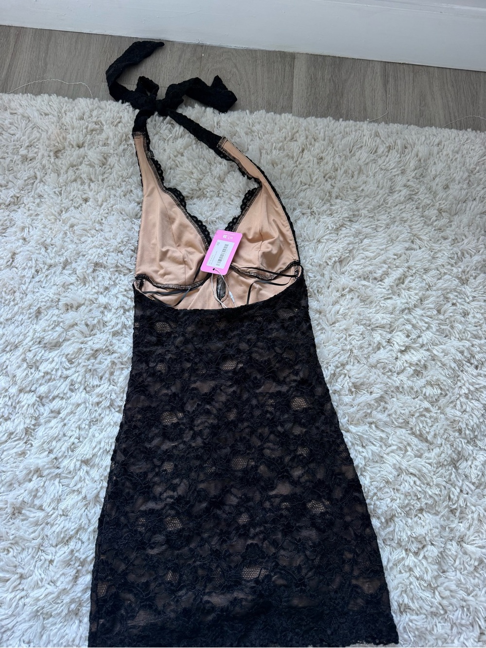 Edikted Alizah scalloped lace halter mini dress - Picture 4 of 5